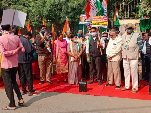 अवैध शराब ठेकों को लेकर विरोध प्रदर्शन — 8
