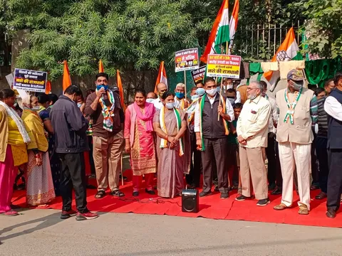 अवैध शराब ठेकों को लेकर विरोध प्रदर्शन — 9