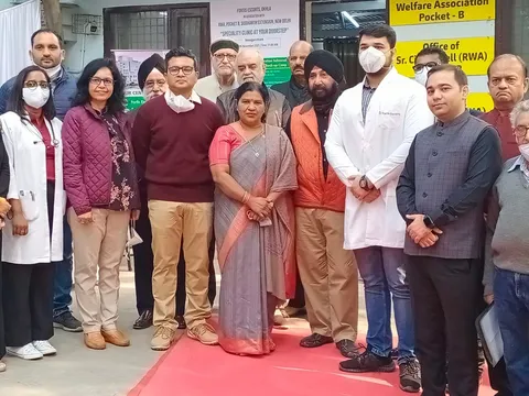 सिद्धार्थ एक्सटेंशन पॉकेट B में स्वास्थ्य जांच शिविर — 10