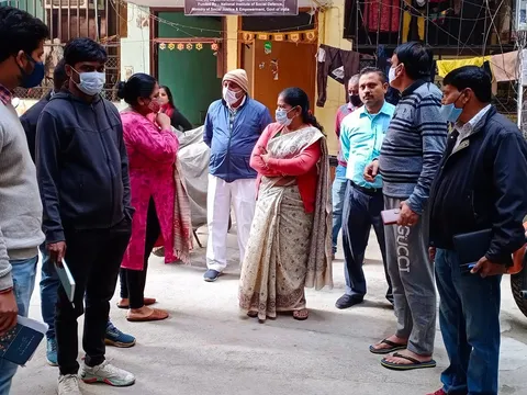 सनलाइट कॉलोनी नं 2 की बगीची का निरीक्षण