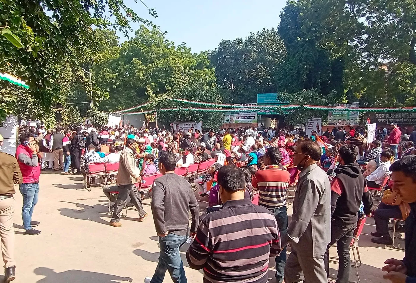 महंगाई के खिलाफ जंतर मंतर पर प्रदर्शन — तस्वीर 4 में से 7