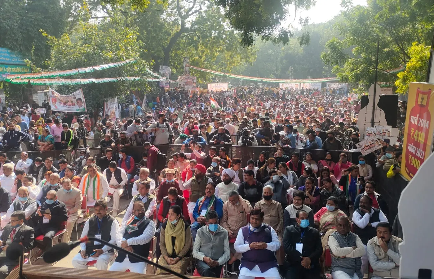 महंगाई के खिलाफ जंतर मंतर पर प्रदर्शन — तस्वीर 6 में से 7