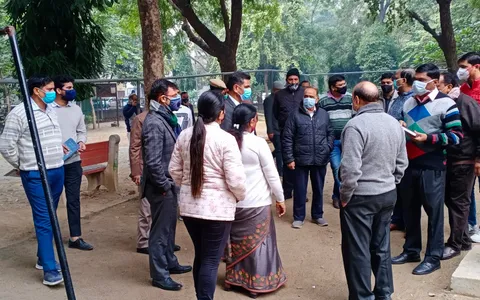सिद्धार्थ एक्सटेंशन पॉकेट C के विभिन्न पार्कों का निरीक्षण