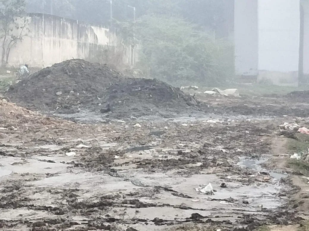 बारापुल्लाह नाले की सफाई का कार्य — तस्वीर 4 में से 8