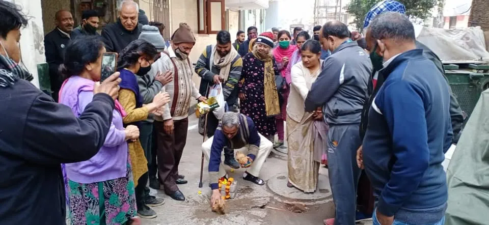 सनलाइट कॉलोनी नं 2 में गलियों के नवनिर्माण कार्य का उद्घाटन — तस्वीर 6 में से 14