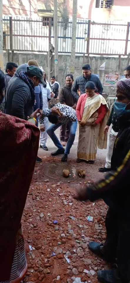 सराय काले खां रेलवे लाइन के पास गली के नवनिर्माण कार्य का उद्घाटन — तस्वीर 1 में से 14