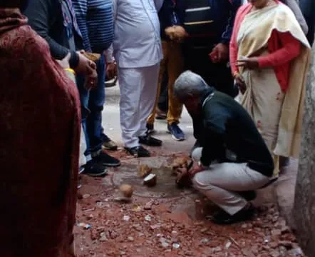 सराय काले खां रेलवे लाइन के पास गली के नवनिर्माण कार्य का उद्घाटन — 7
