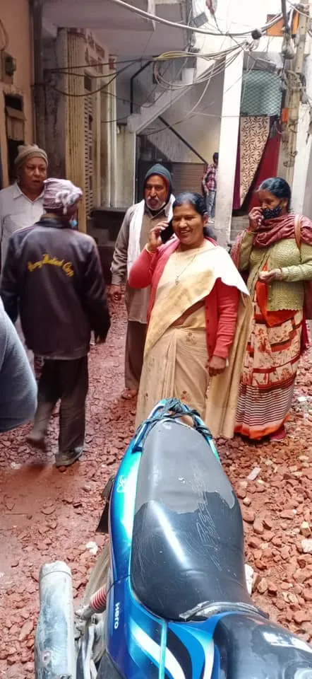 सराय काले खां रेलवे लाइन के पास गली के नवनिर्माण कार्य का उद्घाटन — तस्वीर 8 में से 14