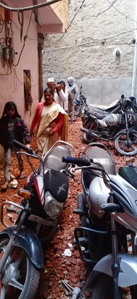 सराय काले खां रेलवे लाइन के पास गली के नवनिर्माण कार्य का उद्घाटन — तस्वीर 9 में से 14