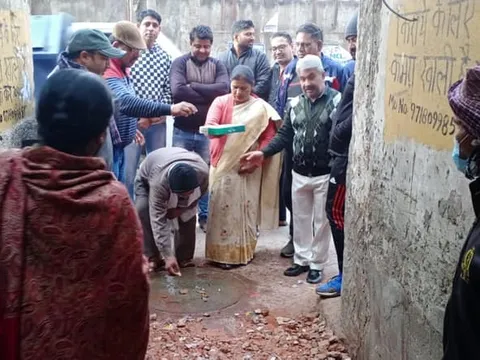 सराय काले खां रेलवे लाइन के पास गली के नवनिर्माण कार्य का उद्घाटन — 10