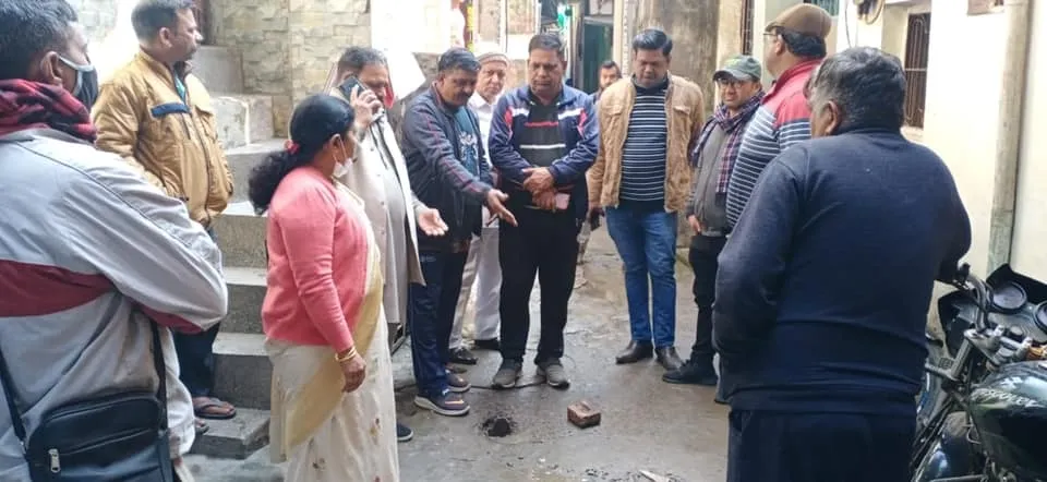 सराय काले खां में श्री रविन्द्र पप्पू के साथ जनसंपर्क दौरा — तस्वीर 3 में से 9