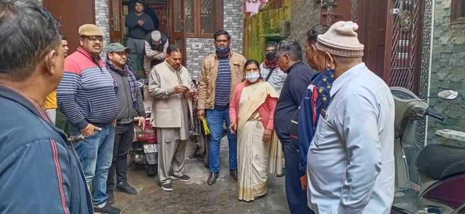 सराय काले खां में श्री रविन्द्र पप्पू के साथ जनसंपर्क दौरा — तस्वीर 6 में से 9