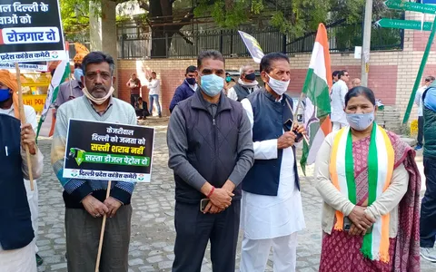 मुख्यमंत्री निवास पर शराब नीति के विरोध में प्रदर्शन