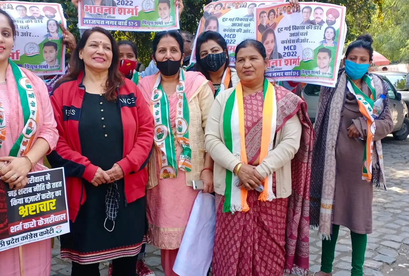 मुख्यमंत्री निवास पर शराब नीति के विरोध में प्रदर्शन — तस्वीर 7 में से 8