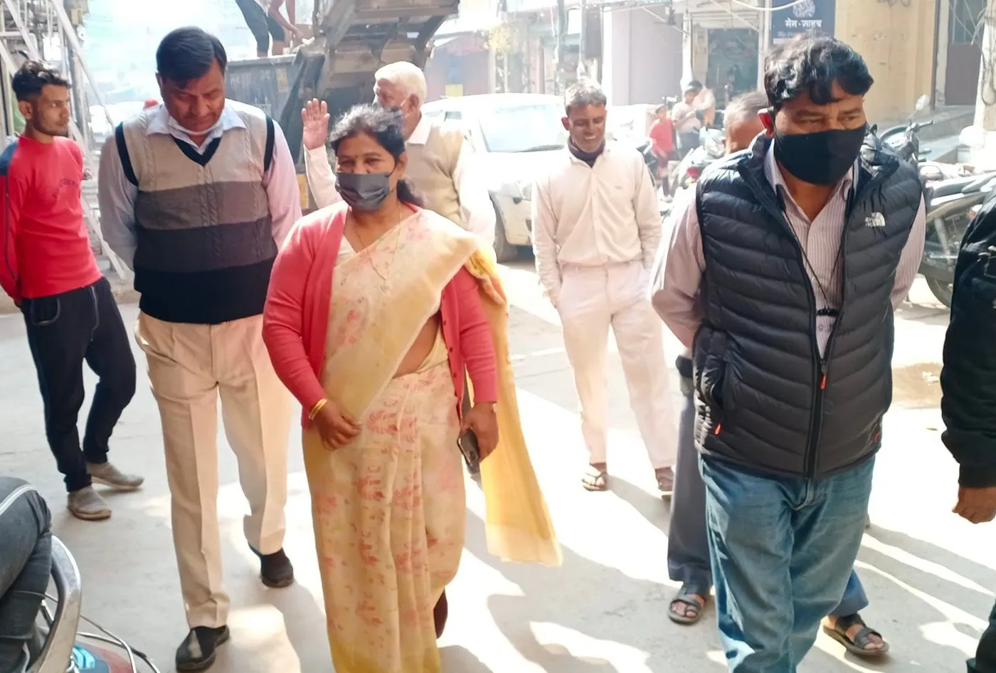 आश्रम कोली कैंप और सनलाईट II में जनसंपर्क दौरा — तस्वीर 1 में से 12