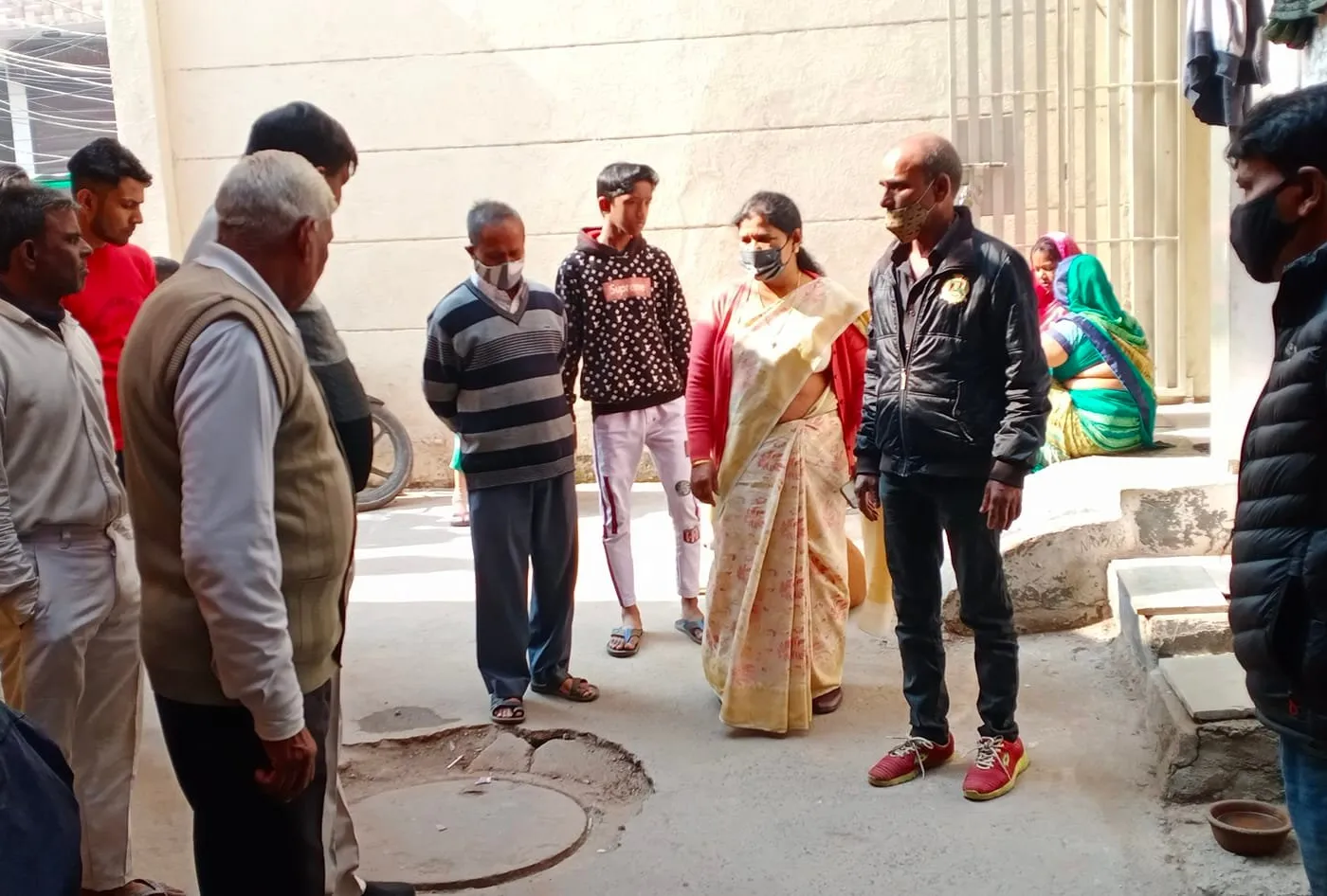 आश्रम कोली कैंप और सनलाईट II में जनसंपर्क दौरा — तस्वीर 2 में से 12