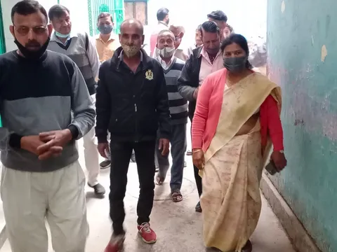 आश्रम कोली कैंप और सनलाईट II में जनसंपर्क दौरा — 3