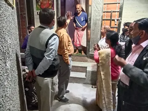 आश्रम कोली कैंप और सनलाईट II में जनसंपर्क दौरा — 6