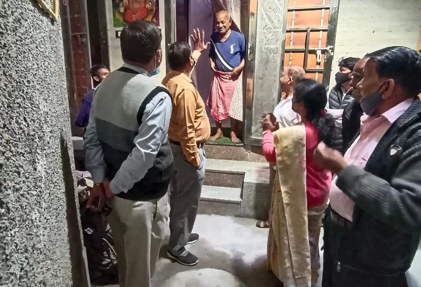 आश्रम कोली कैंप और सनलाईट II में जनसंपर्क दौरा — तस्वीर 6 में से 12