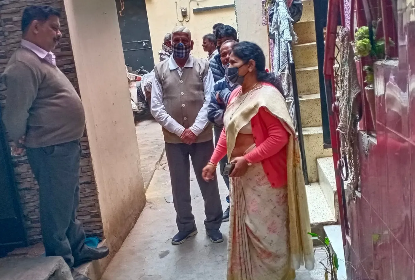 आश्रम कोली कैंप और सनलाईट II में जनसंपर्क दौरा — तस्वीर 7 में से 12