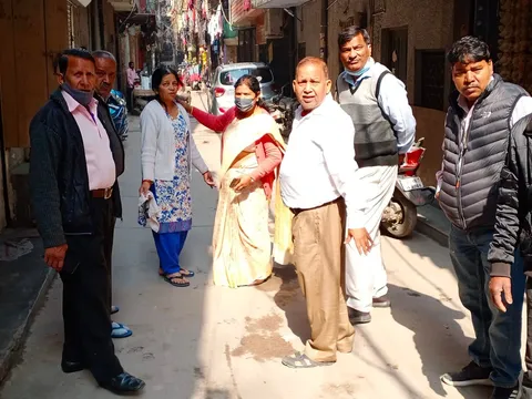 आश्रम कोली कैंप और सनलाईट II में जनसंपर्क दौरा — 10