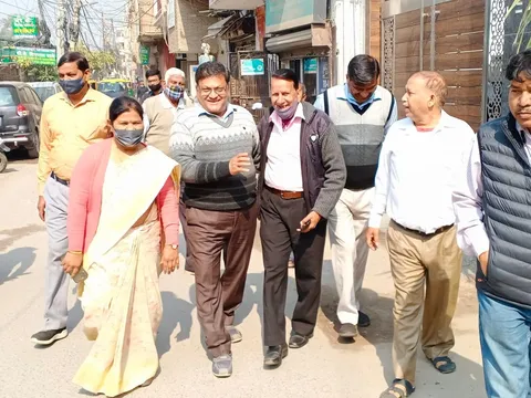 आश्रम कोली कैंप और सनलाईट II में जनसंपर्क दौरा — 11