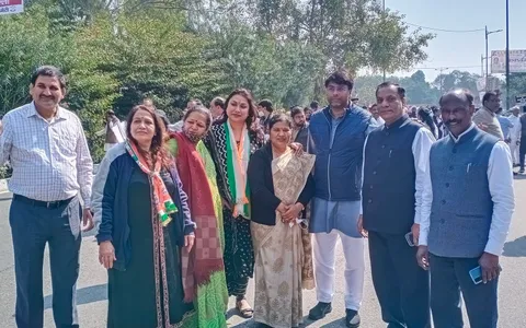 मुख्यमंत्री निवास पर भ्रष्टाचार के विरोध में प्रदर्शन