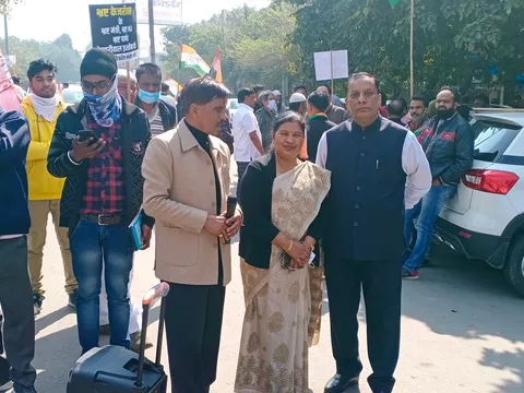 मुख्यमंत्री निवास पर भ्रष्टाचार के विरोध में प्रदर्शन — 4