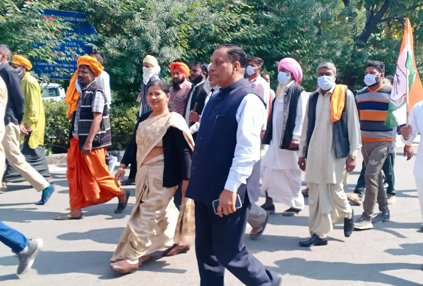 मुख्यमंत्री निवास पर भ्रष्टाचार के विरोध में प्रदर्शन — तस्वीर 6 में से 10