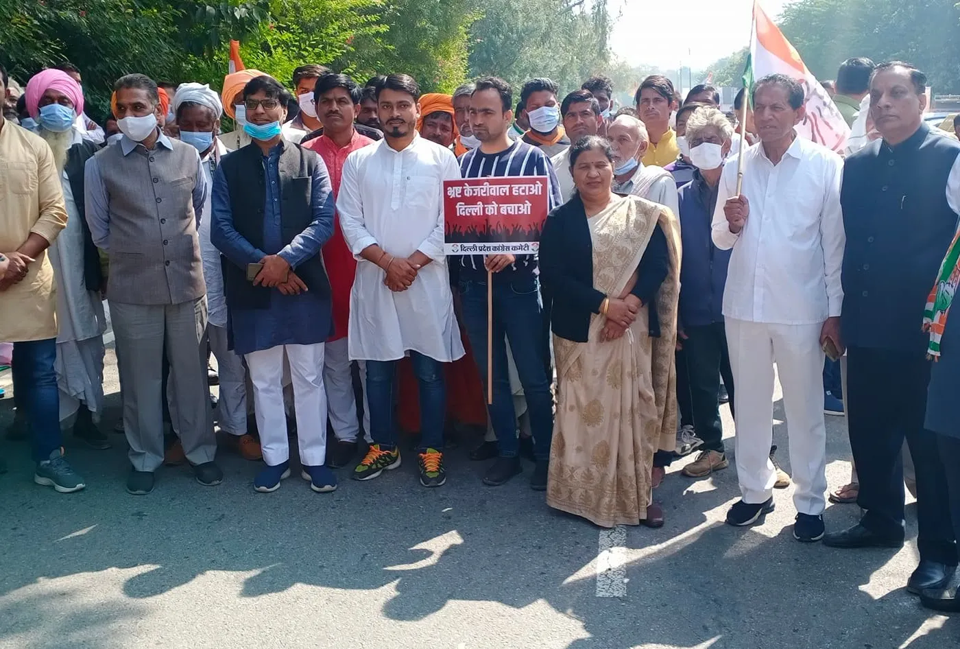 मुख्यमंत्री निवास पर भ्रष्टाचार के विरोध में प्रदर्शन — तस्वीर 7 में से 10