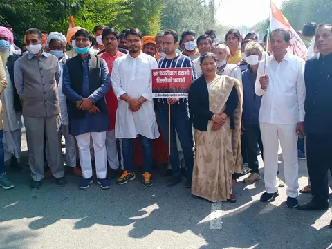 मुख्यमंत्री निवास पर भ्रष्टाचार के विरोध में प्रदर्शन — 7