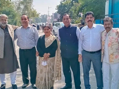 मुख्यमंत्री निवास पर भ्रष्टाचार के विरोध में प्रदर्शन — 10
