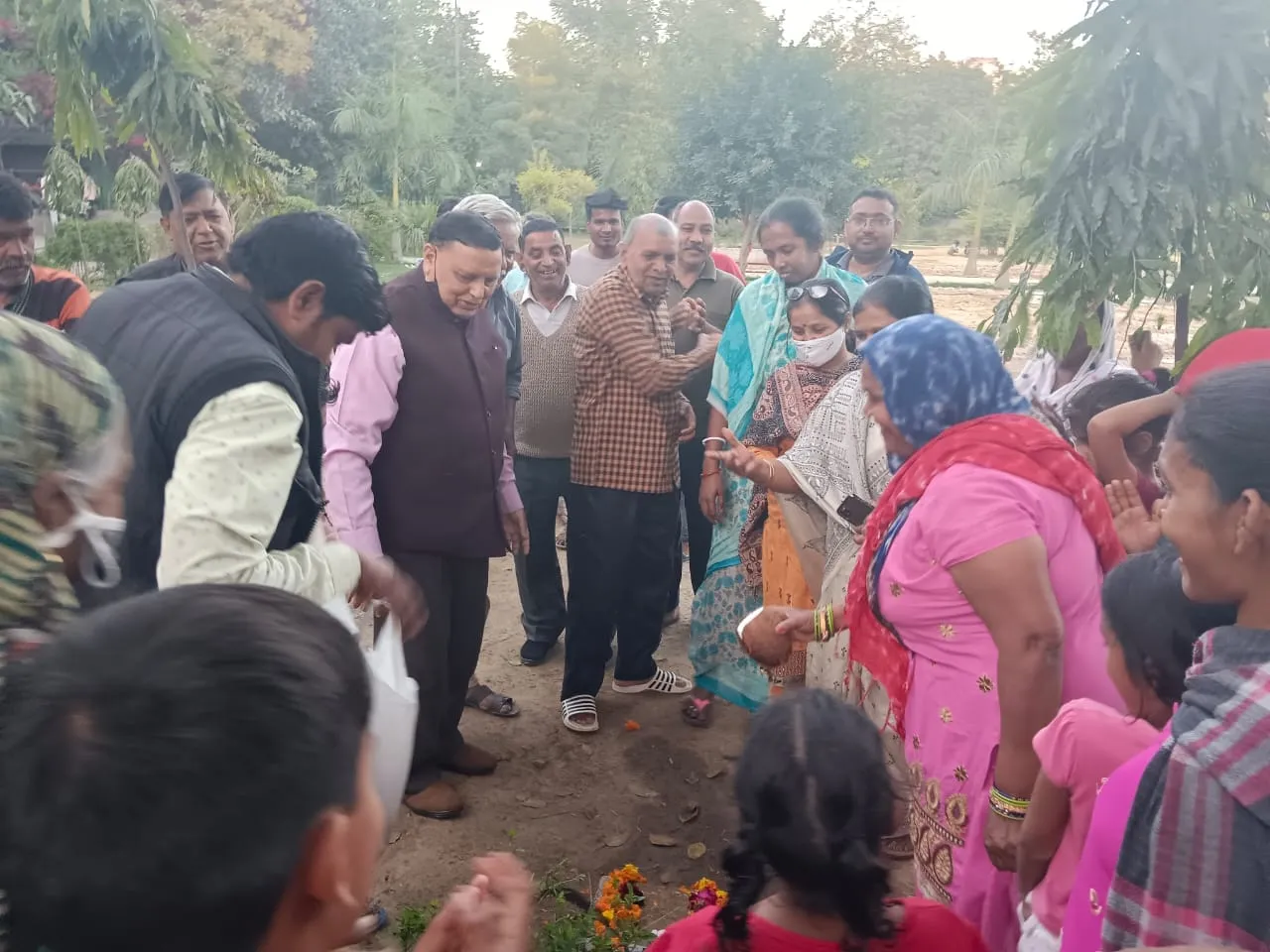 अंबेडकर पार्क में नई स्ट्रीट लाइट का उद्घाटन — तस्वीर 7 में से 10