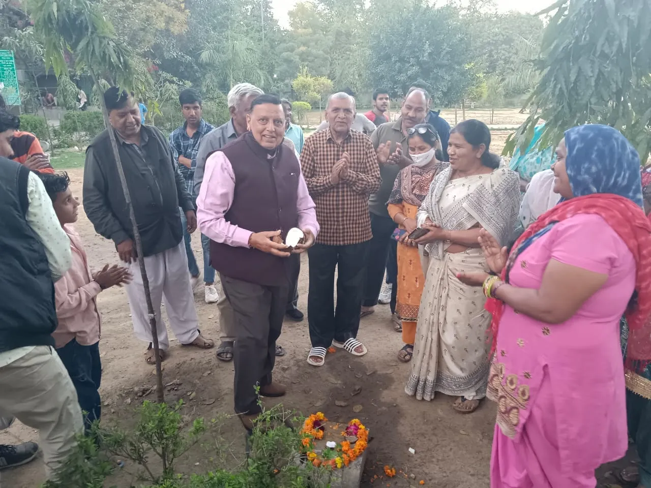अंबेडकर पार्क में नई स्ट्रीट लाइट का उद्घाटन — तस्वीर 10 में से 10