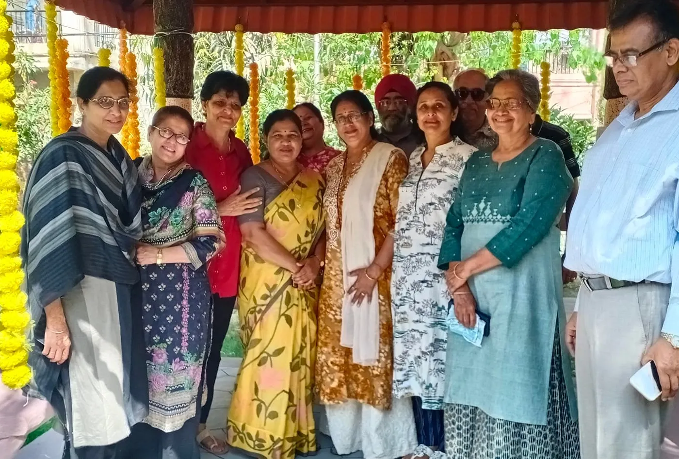 ट्राएंगल पार्क, सिद्धार्थ एंक्लेव में सीनियर सिटीजन हट का उद्घाटन — तस्वीर 1 में से 9