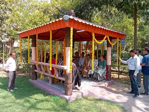 ट्राएंगल पार्क, सिद्धार्थ एंक्लेव में सीनियर सिटीजन हट का उद्घाटन — 3