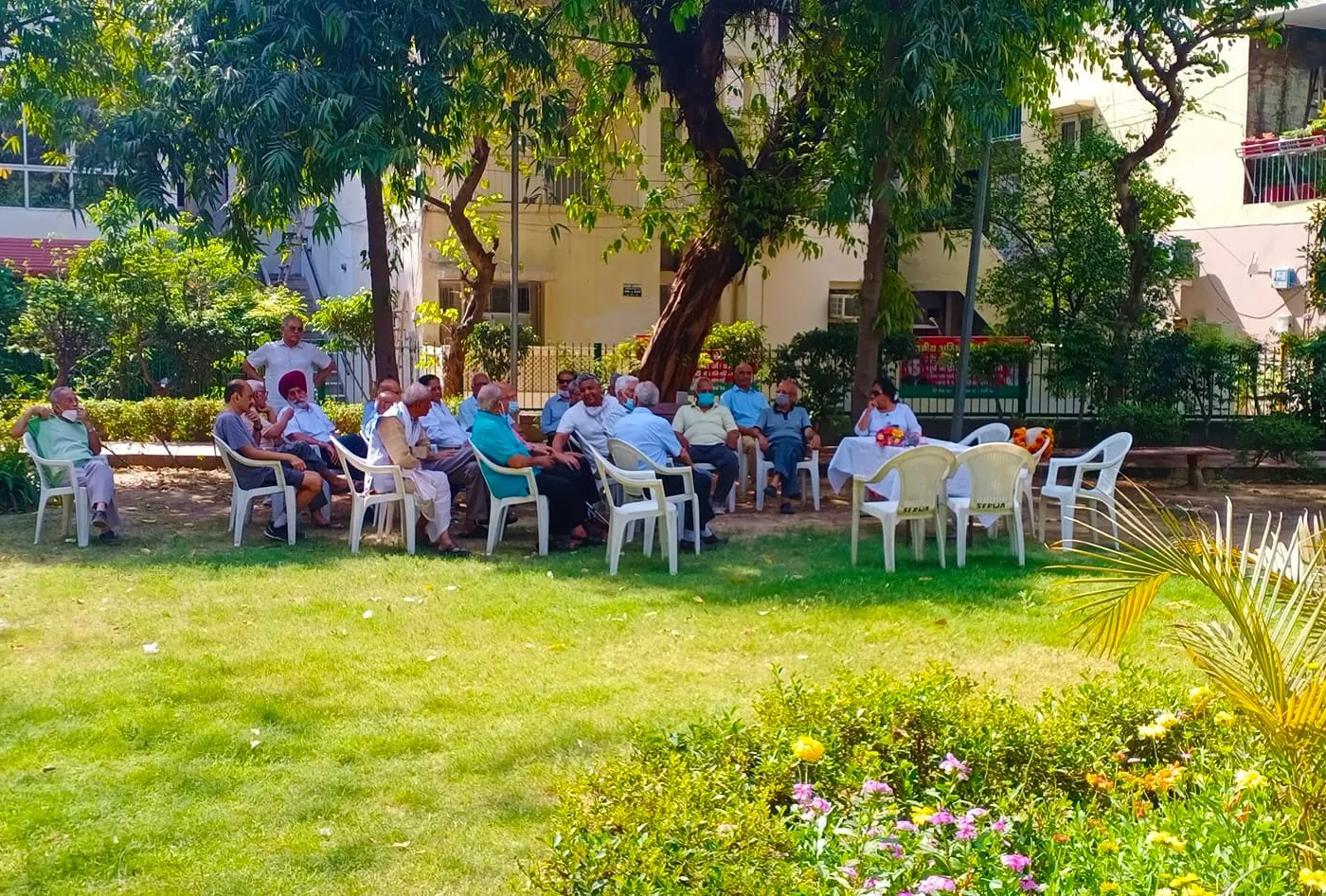 ट्राएंगल पार्क, सिद्धार्थ एंक्लेव में सीनियर सिटीजन हट का उद्घाटन — तस्वीर 4 में से 9
