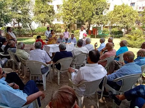 ट्राएंगल पार्क, सिद्धार्थ एंक्लेव में सीनियर सिटीजन हट का उद्घाटन — 8