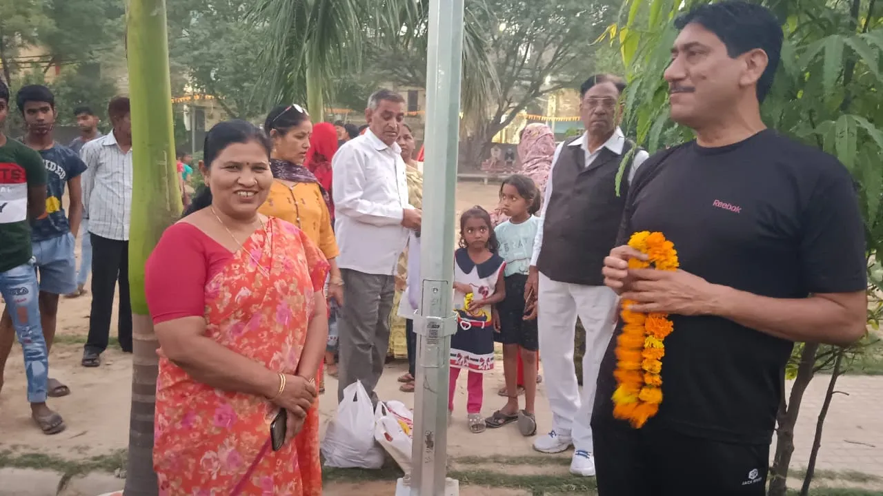 अंबेडकर पार्क, सिद्धार्थ बस्ती में स्ट्रीट लाइट का शुभारंभ — तस्वीर 2 में से 9