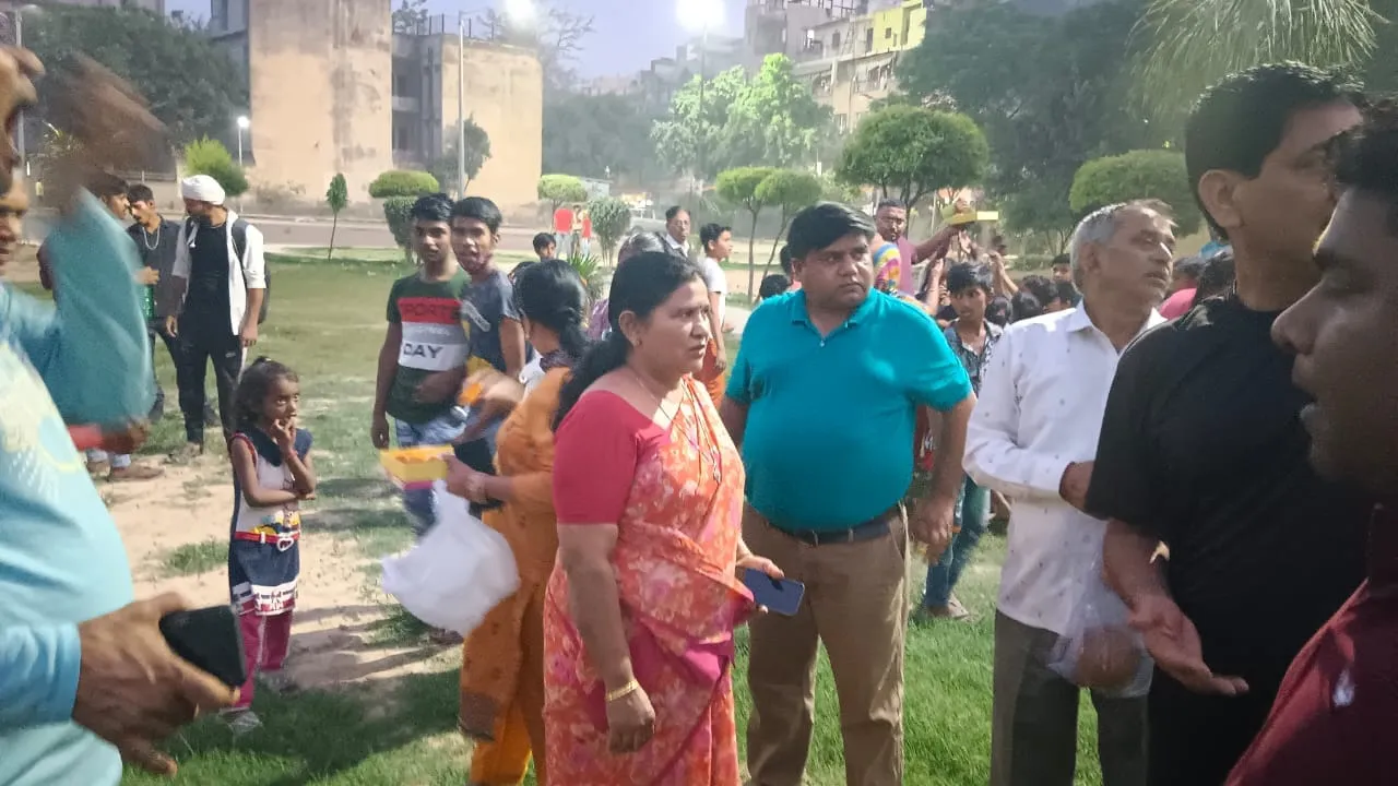 अंबेडकर पार्क, सिद्धार्थ बस्ती में स्ट्रीट लाइट का शुभारंभ — तस्वीर 6 में से 9