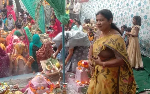 वार्ड 143 के घाटों पर छठ पर्व मनाया गया