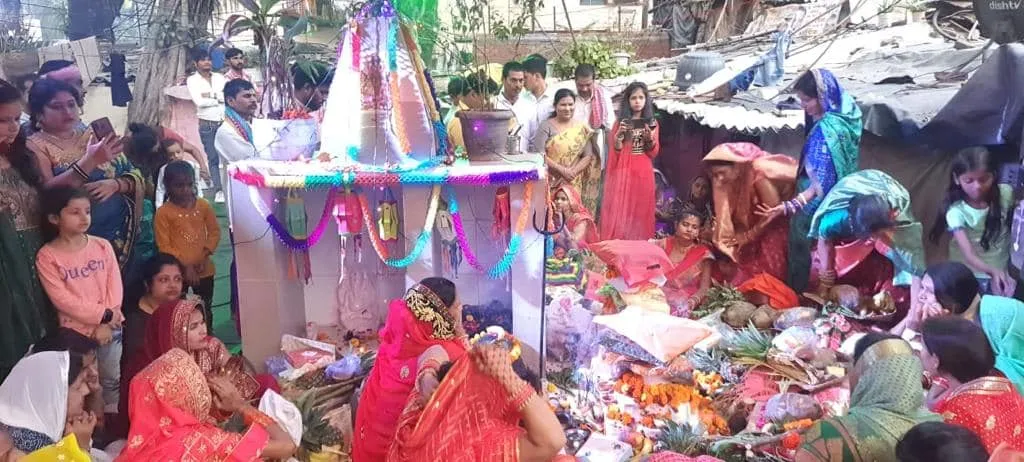वार्ड 143 के घाटों पर छठ पर्व मनाया गया — तस्वीर 3 में से 14