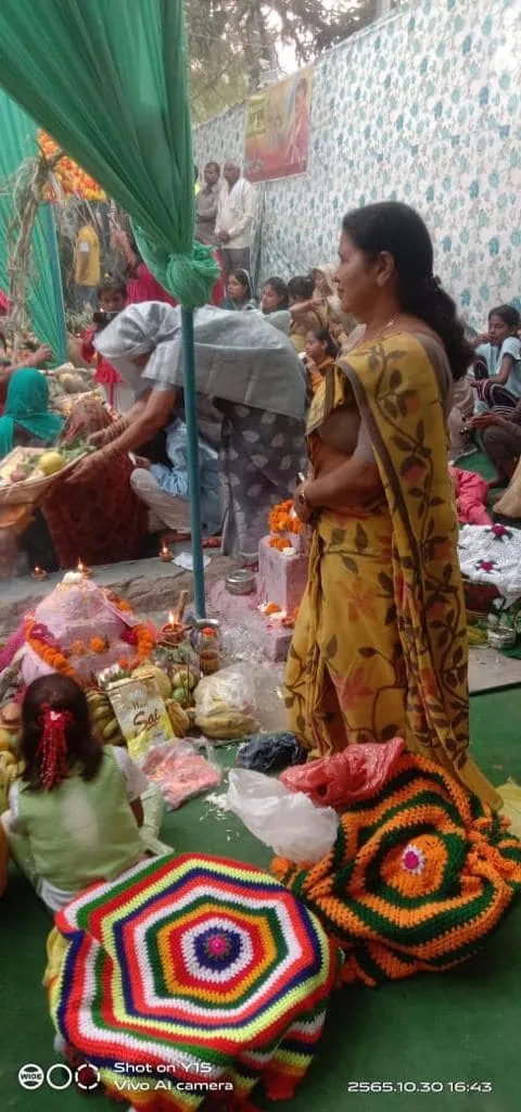 वार्ड 143 के घाटों पर छठ पर्व मनाया गया — तस्वीर 4 में से 14