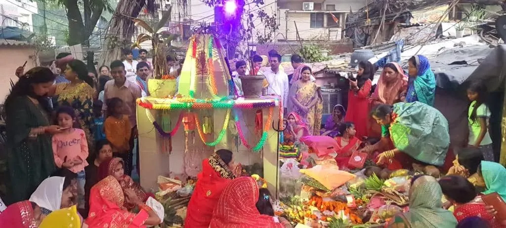 वार्ड 143 के घाटों पर छठ पर्व मनाया गया — तस्वीर 8 में से 14