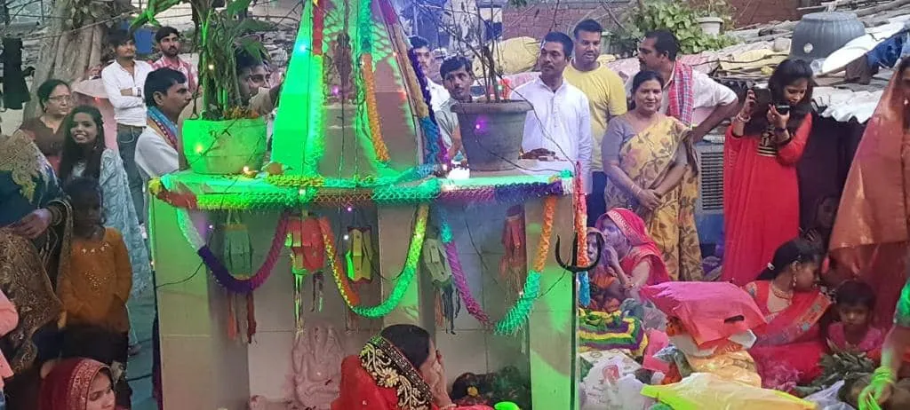 वार्ड 143 के घाटों पर छठ पर्व मनाया गया — तस्वीर 9 में से 14