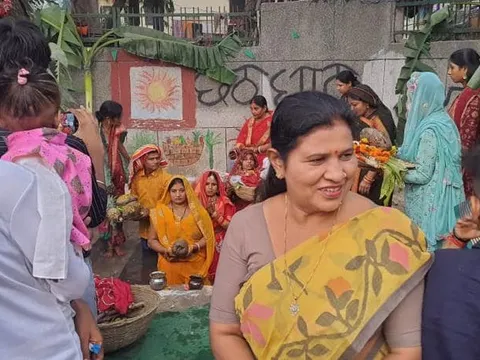 वार्ड 143 के घाटों पर छठ पर्व मनाया गया — 13