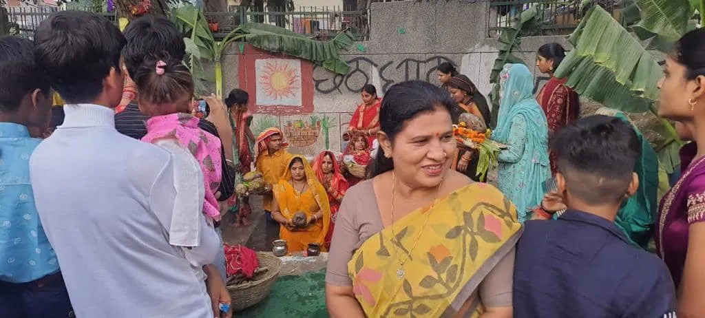वार्ड 143 के घाटों पर छठ पर्व मनाया गया — तस्वीर 13 में से 14