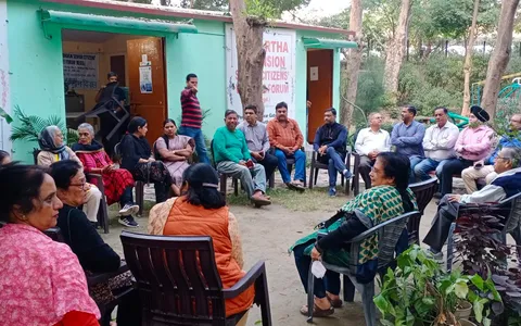 सिद्धार्थ एक्सटेंशन पॉकेट C में निवासियों के साथ चुनावी बैठक