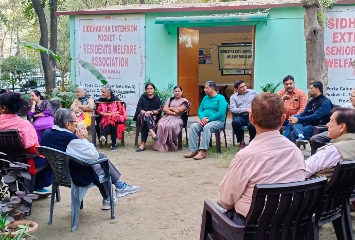 सिद्धार्थ एक्सटेंशन पॉकेट C में निवासियों के साथ चुनावी बैठक — तस्वीर 2 में से 3