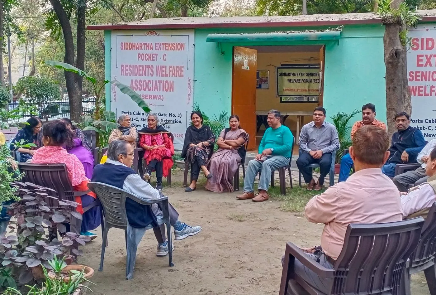 सिद्धार्थ एक्सटेंशन पॉकेट C में निवासियों के साथ चुनावी बैठक — तस्वीर 3 में से 3